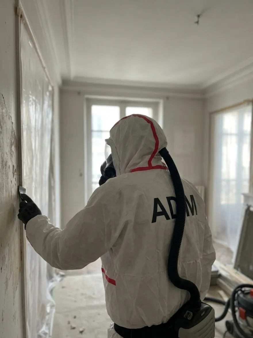 Fibrociment de cour et désamiantage dans le 10e Fibrociment de cour et désamiantage dans le 10e — ADM PARIS, désamiantage à Paris